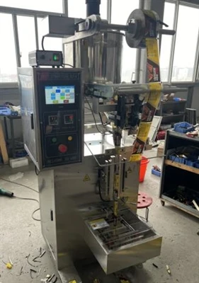 Jamaikalı Müşterilerin Sıvı Paketleme Makinesi Sevk Edildi